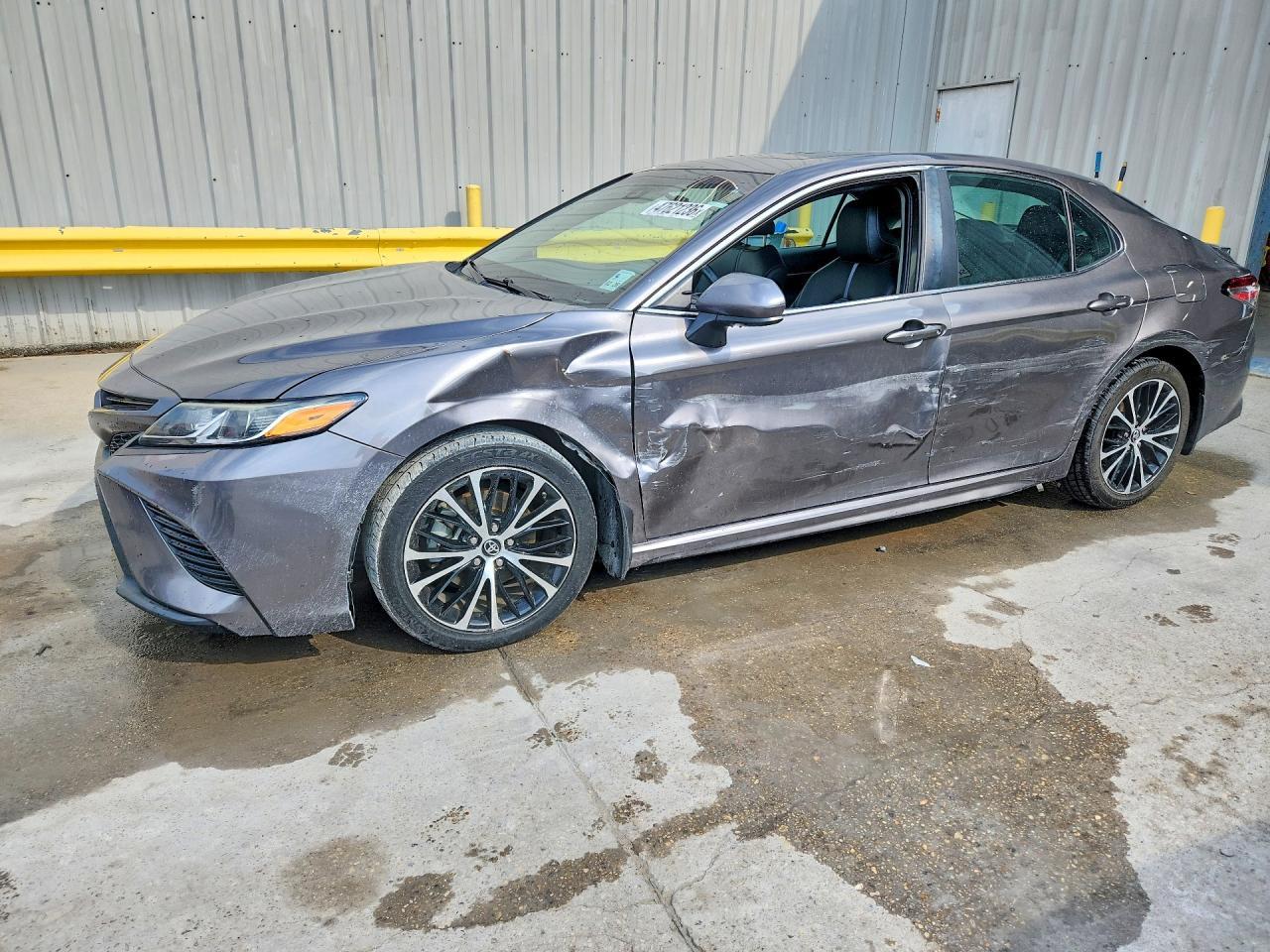 2019 Toyota Camry Se - zdjęcie główne