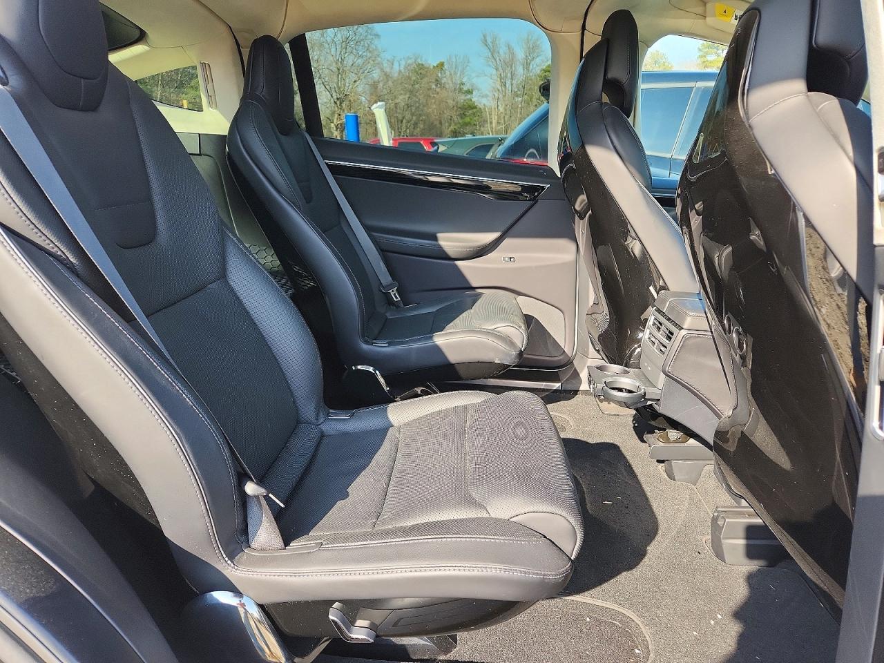 2016 Tesla Model X - zdjęcie 11