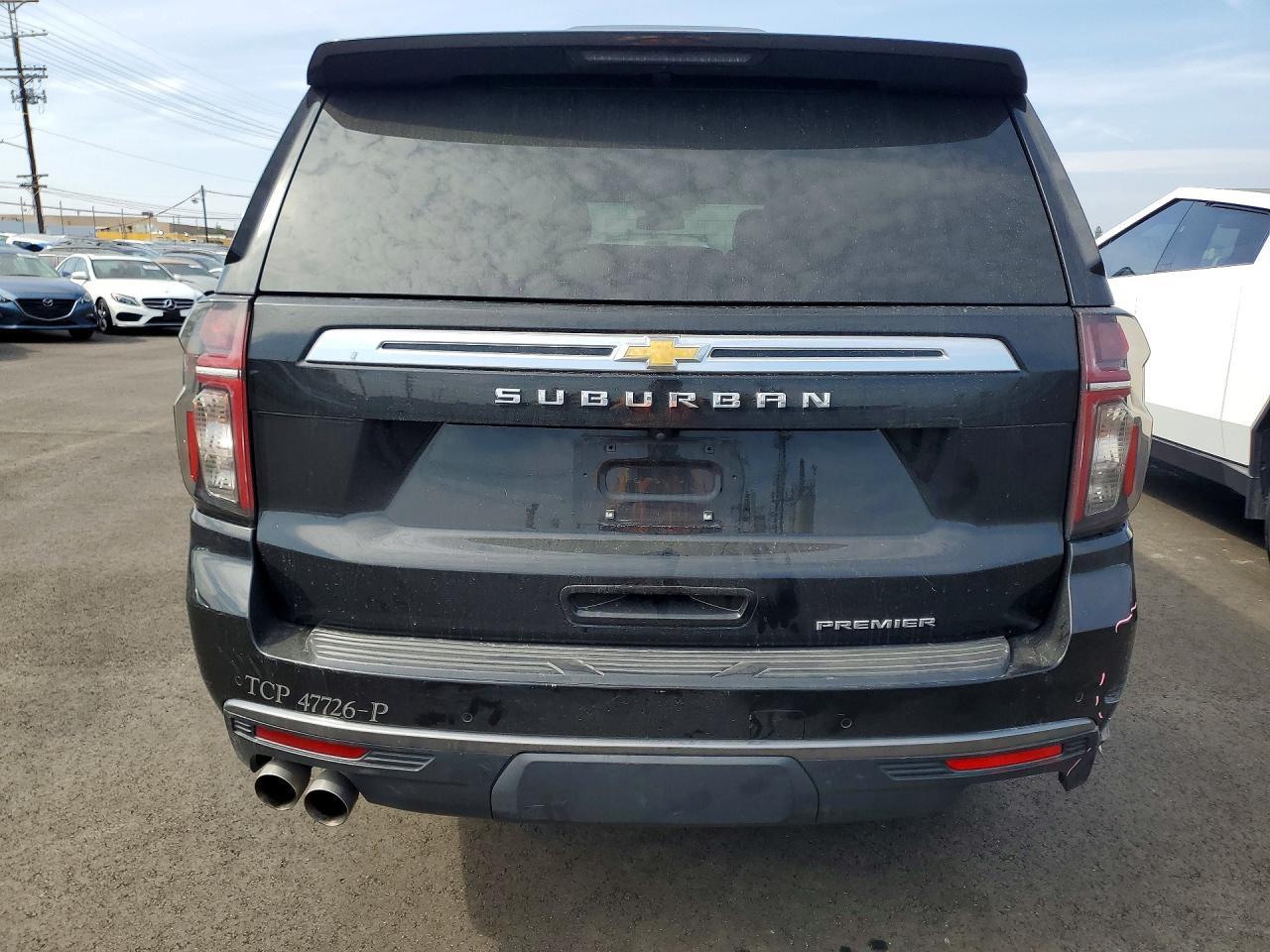 2023 Chevrolet Suburban C1500 Premier - zdjęcie 6
