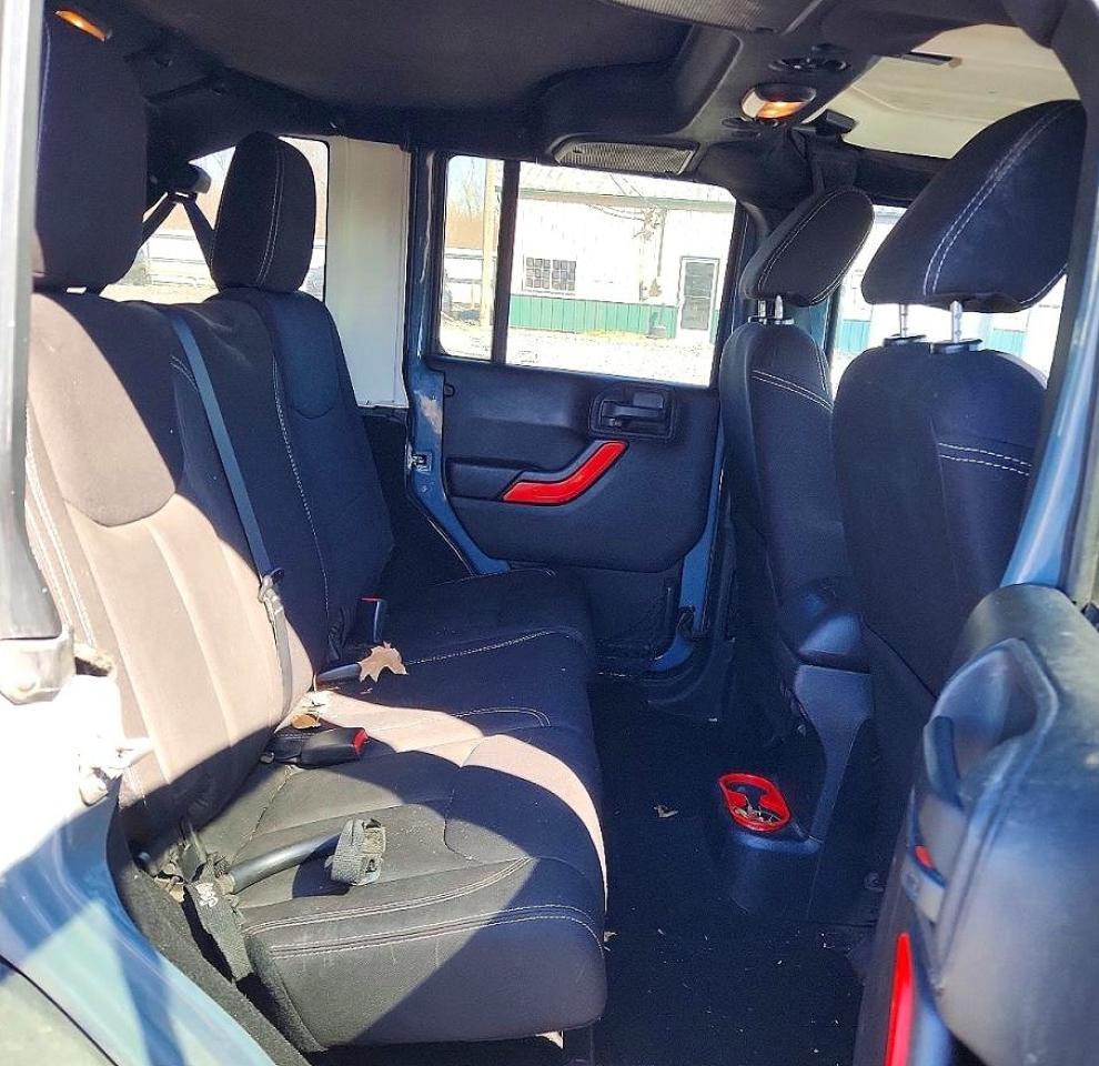 2015 Jeep Wrangler Unlimited Rubicon - zdjęcie 10