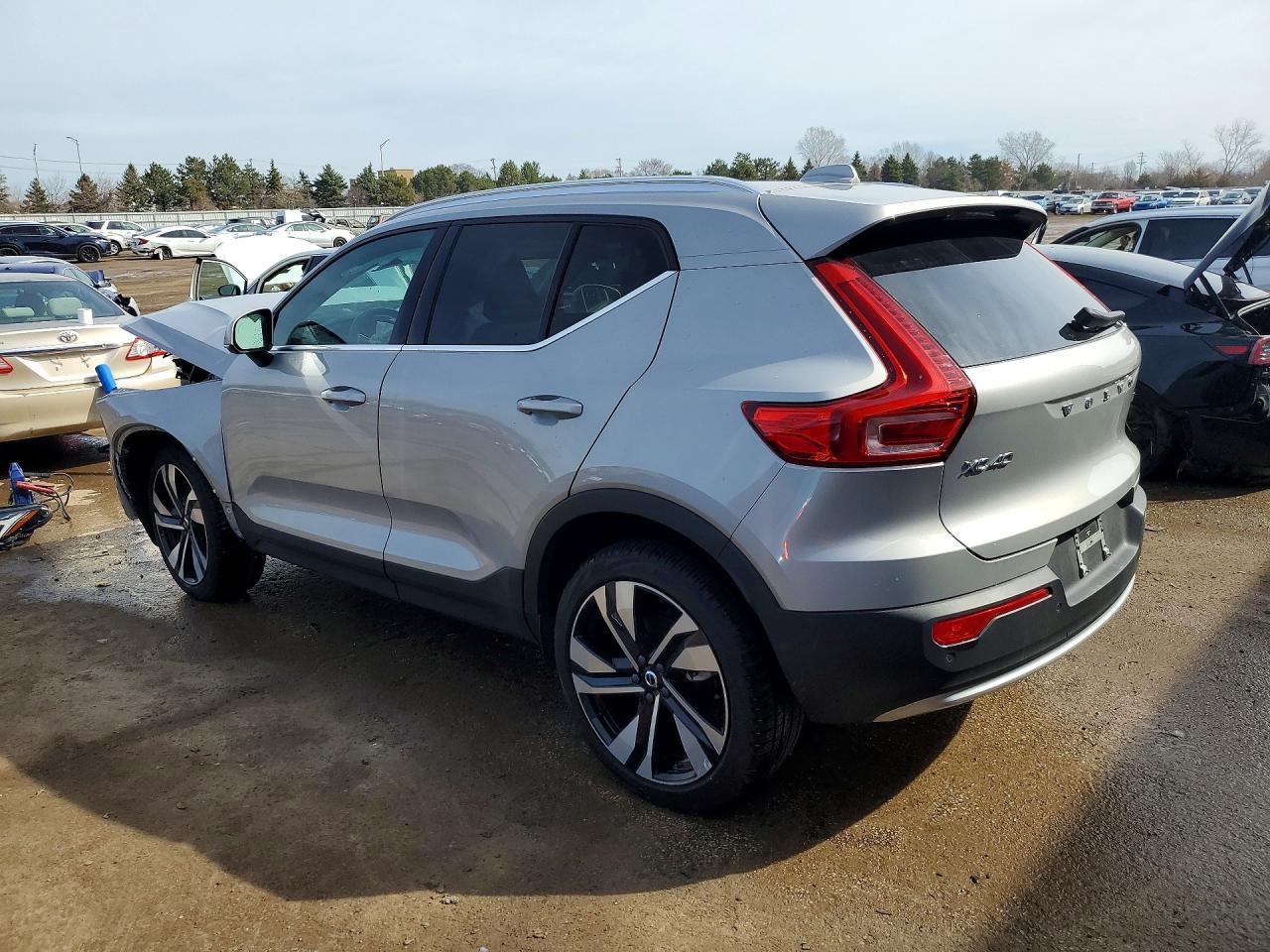 2024 Volvo Xc40 Ultimate - zdjęcie 2