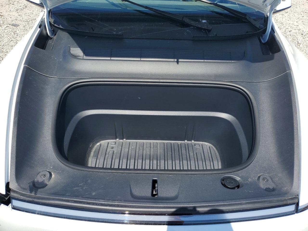 2026 Tesla Model Y - zdjęcie 12