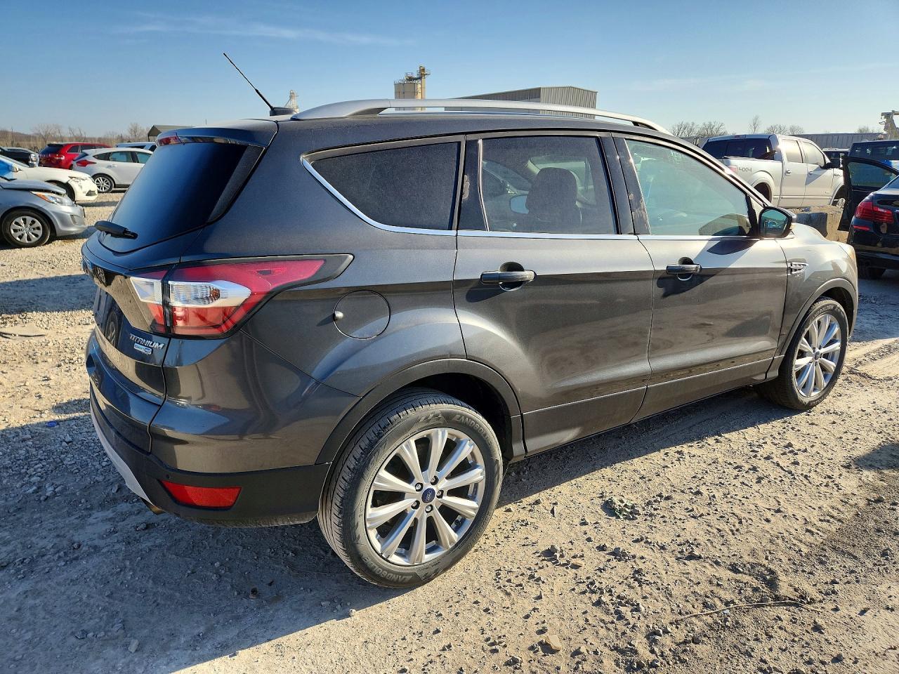 2017 Ford Escape Titanium - zdjęcie 3
