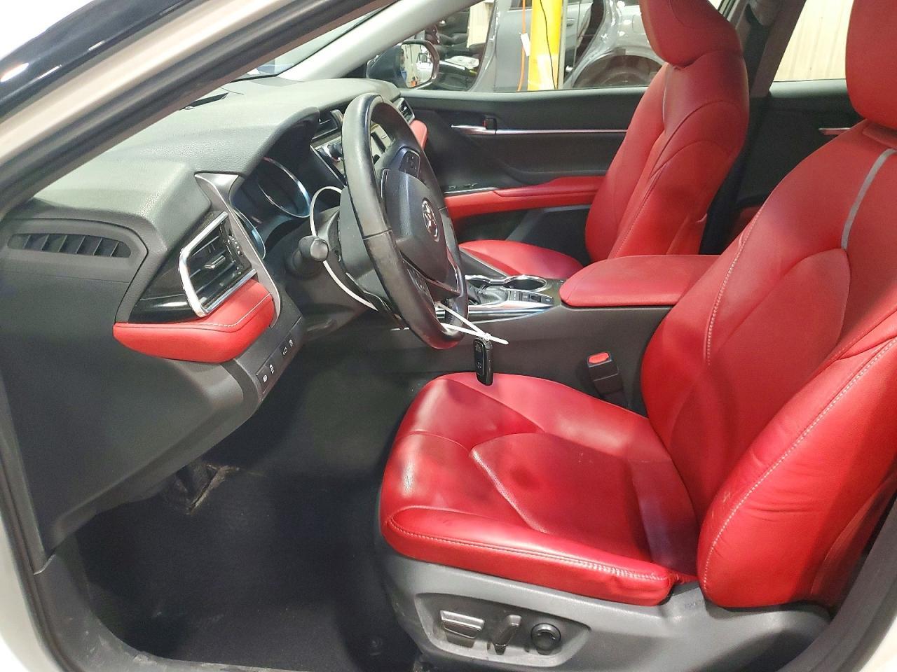 2018 Toyota Camry Xse - zdjęcie 7