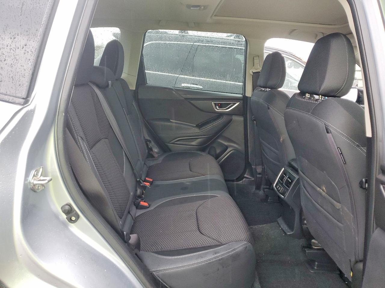 2023 Subaru Forester Premium - zdjęcie 11