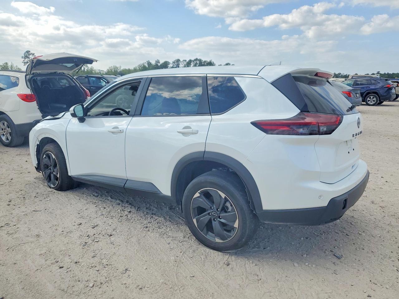 2025 Nissan Rogue Sv - zdjęcie 2