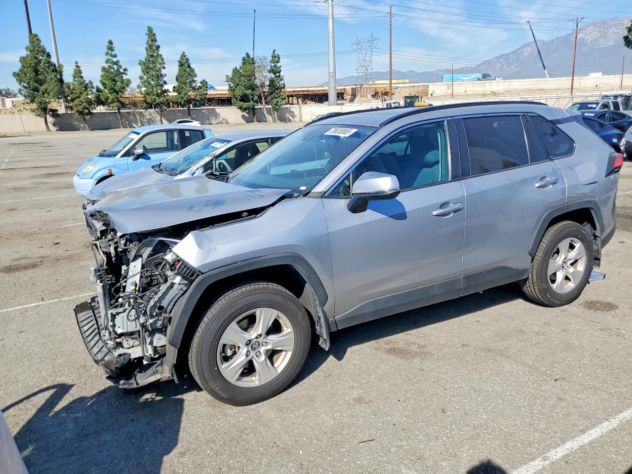 2020 Toyota Rav4 Xle - zdjęcie główne