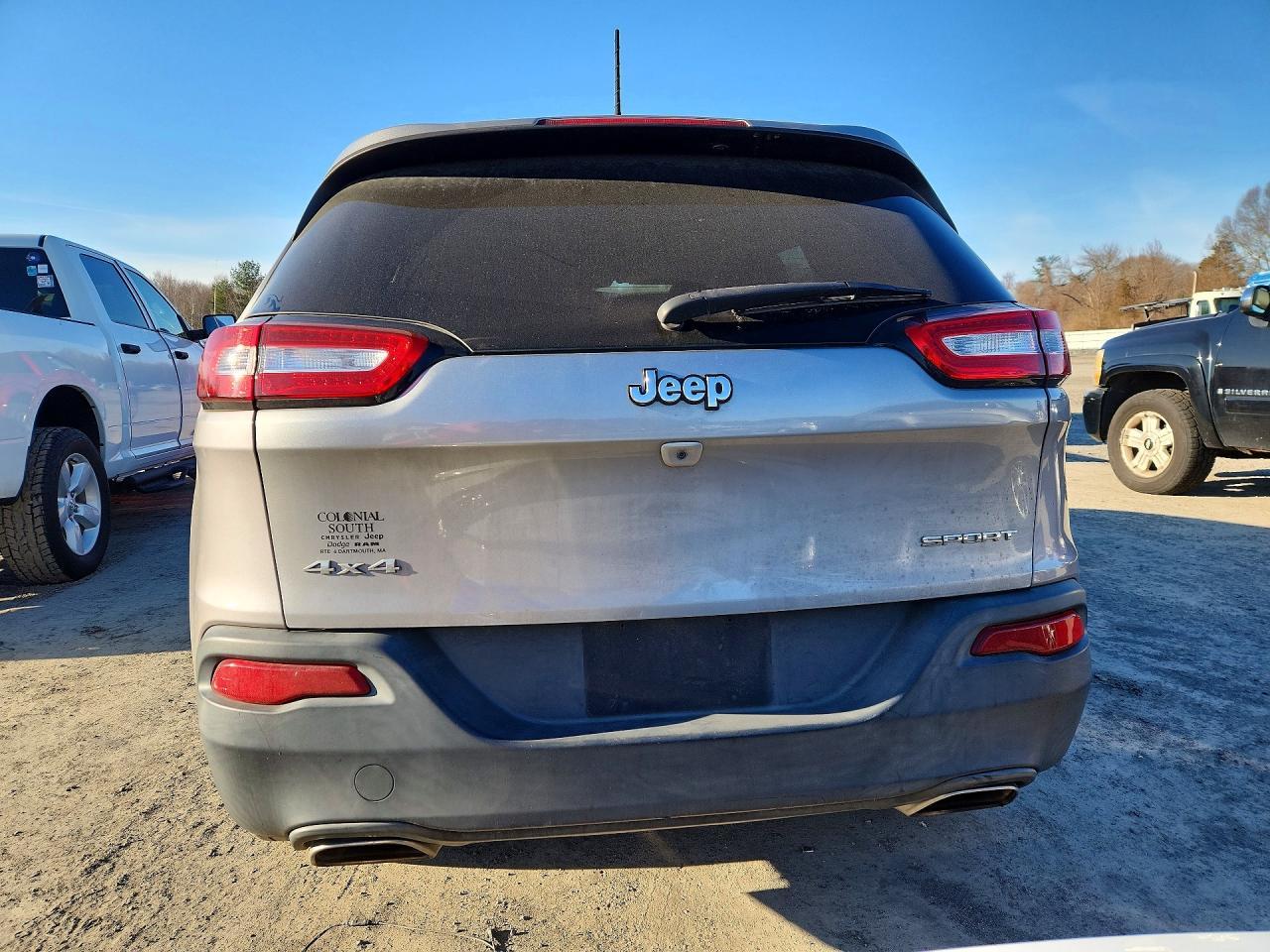 2016 Jeep Cherokee Sport - zdjęcie 6