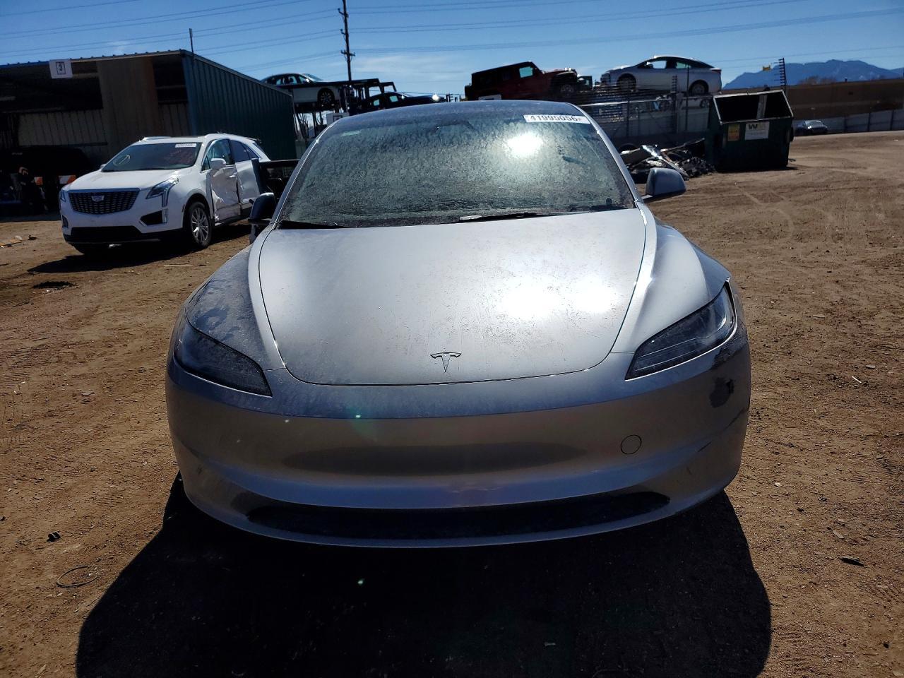 2025 Tesla Model 3 - zdjęcie 5