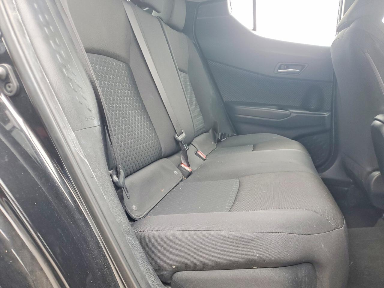 2020 Toyota C-Hr Le - zdjęcie 11