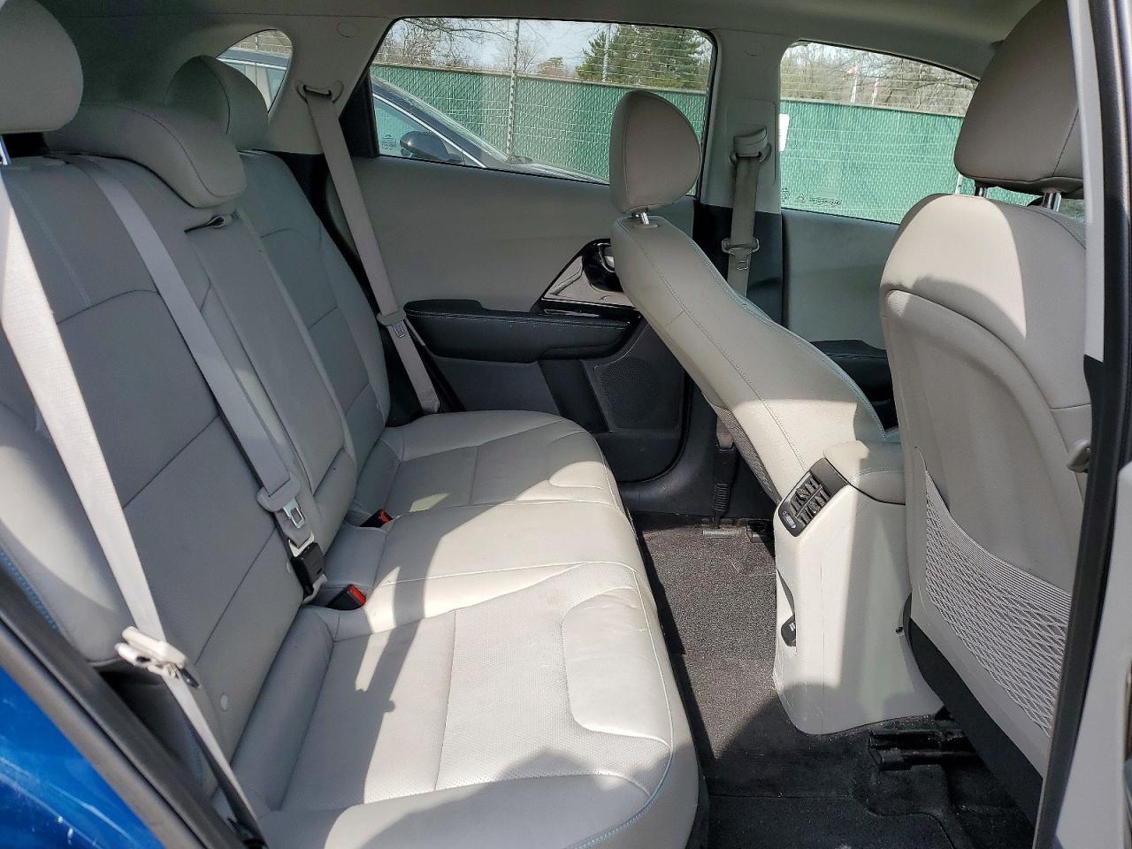 2017 Kia Niro Touring - zdjęcie 10