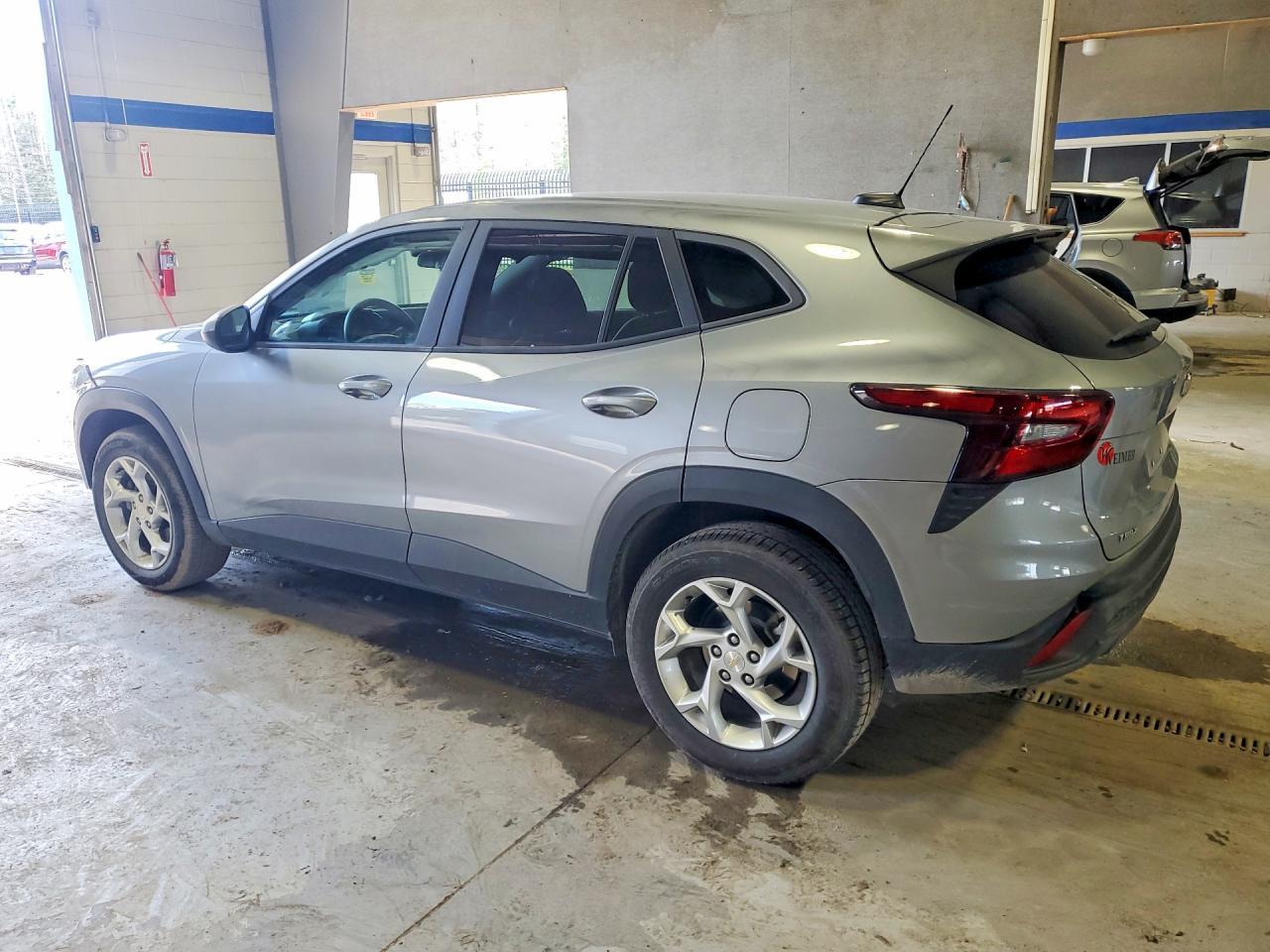 2024 Chevrolet Trax Ls - zdjęcie 2