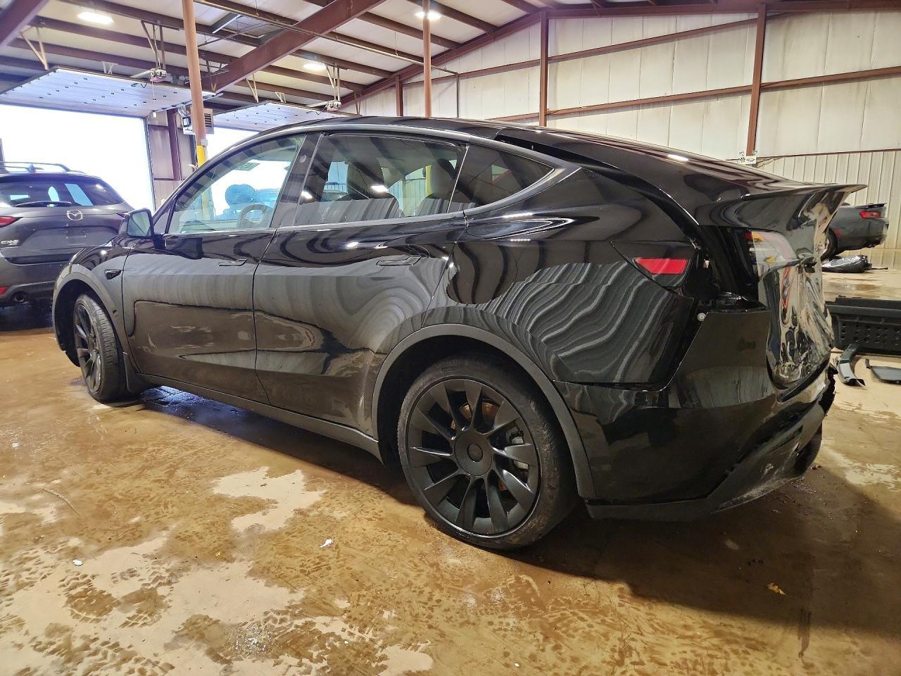 2024 Tesla Model Y - zdjęcie 2