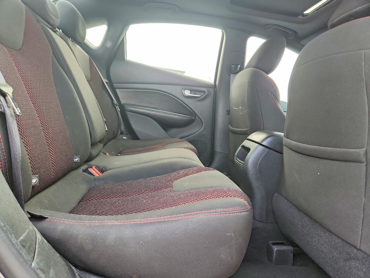 2015 Dodge Dart Sxt - zdjęcie 10