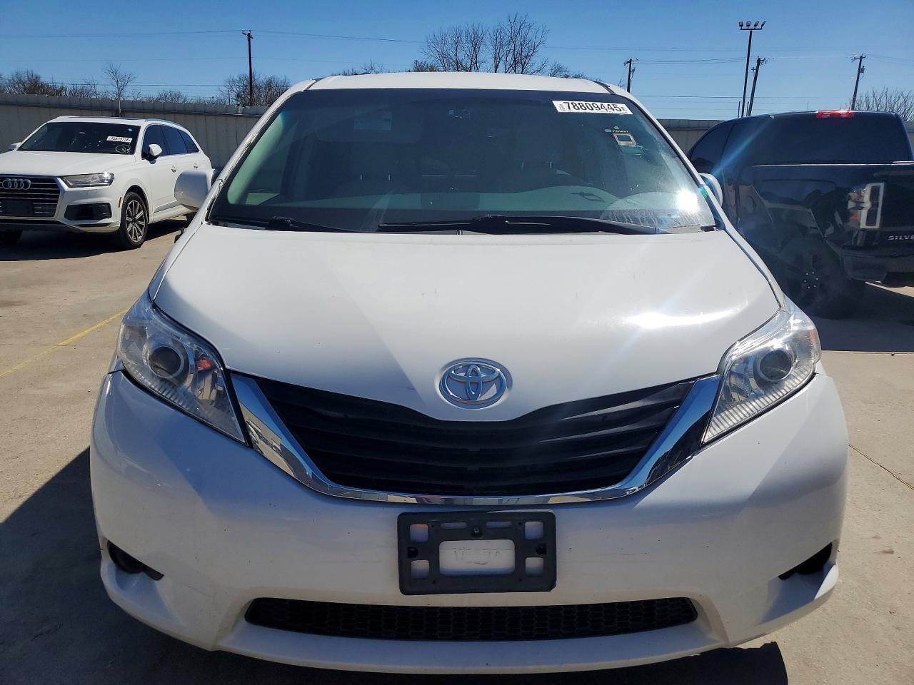 2013 Toyota Sienna Le 8-Passenger - zdjęcie 5