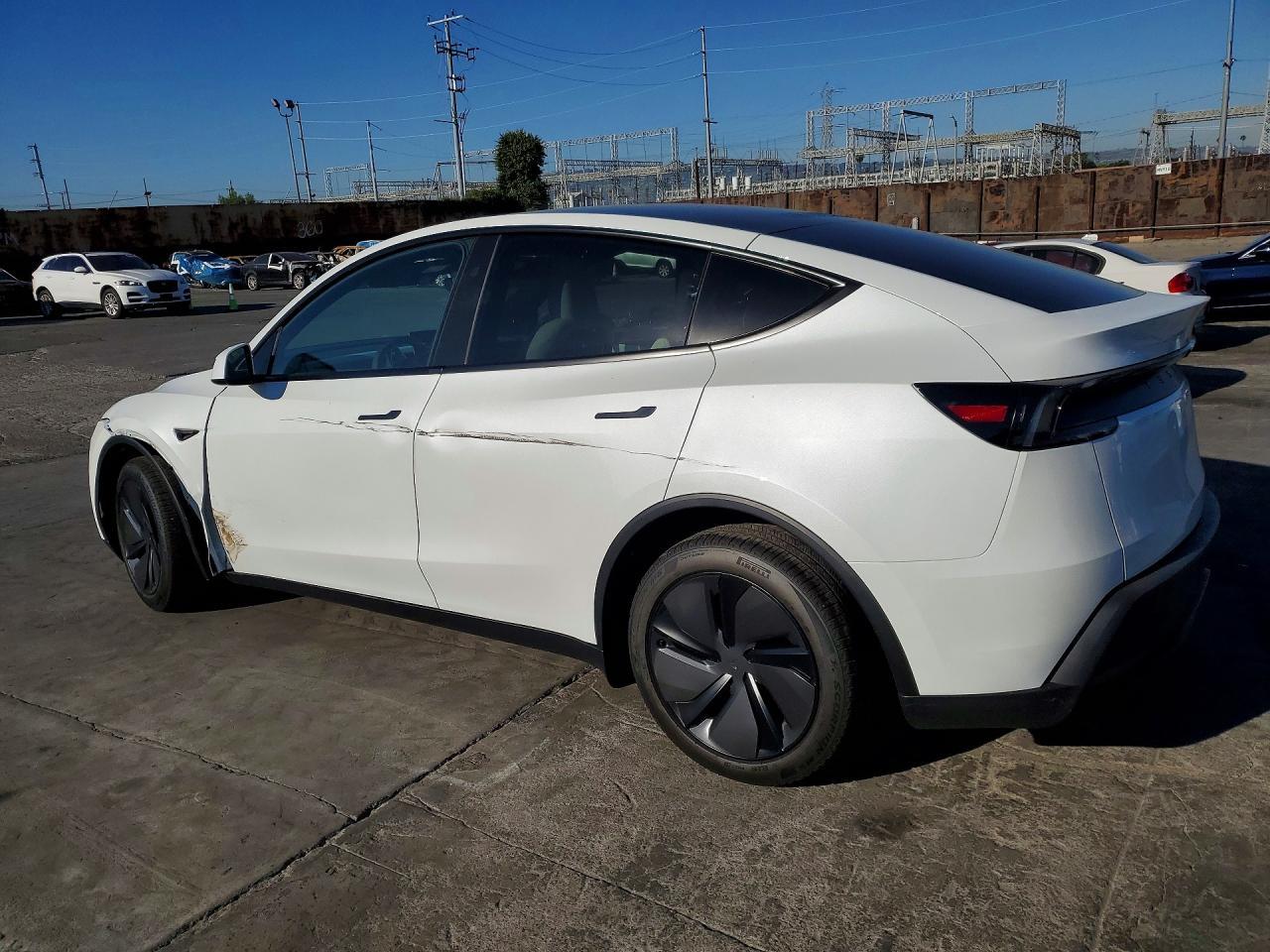 2026 Tesla Model Y - zdjęcie 2