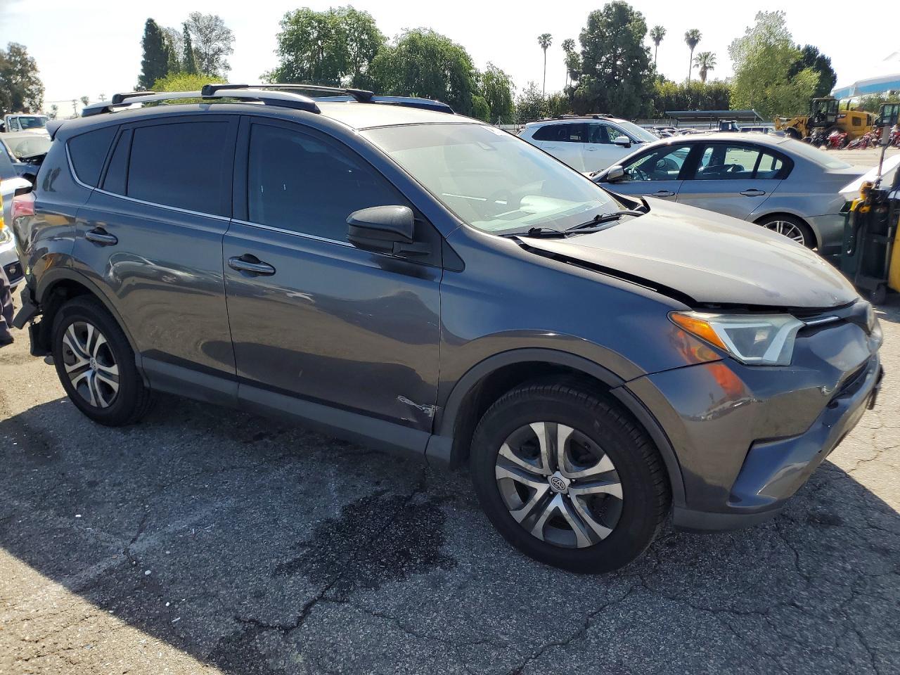 2017 Toyota Rav4 Le - zdjęcie 4