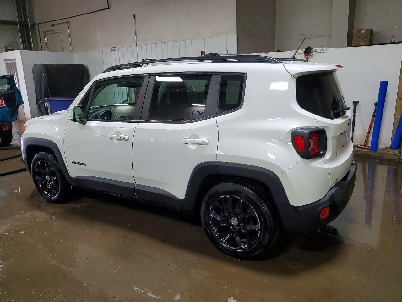 2017 Jeep Renegade Latitude - zdjęcie 2