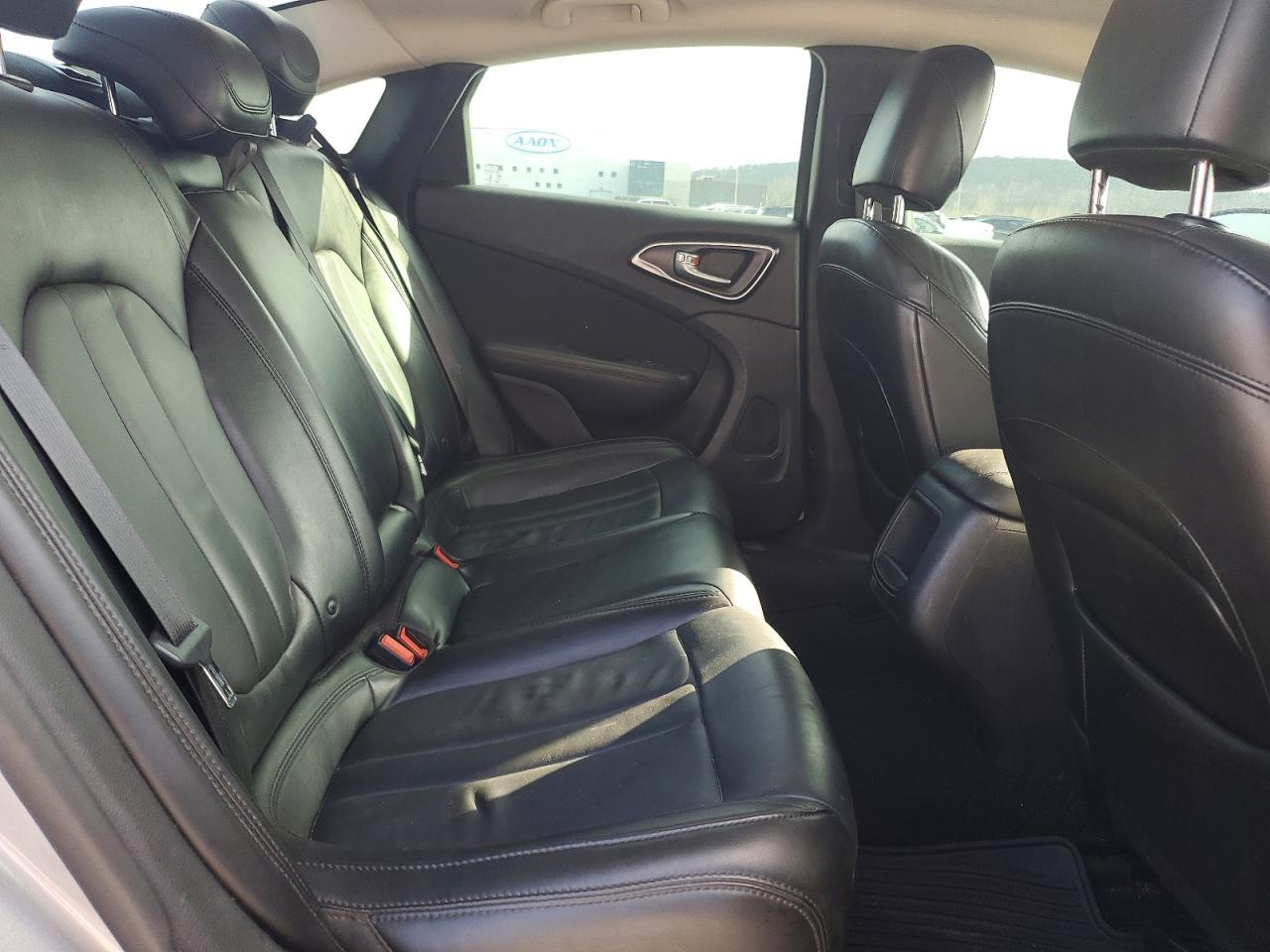 2016 Chrysler 200 Limited - zdjęcie 10