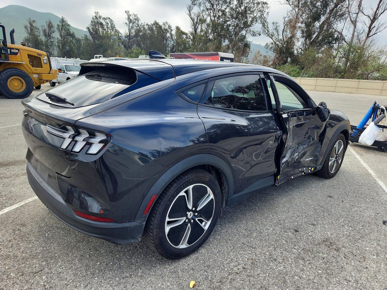 2021 Ford Mustang Mach-E Select - zdjęcie 3