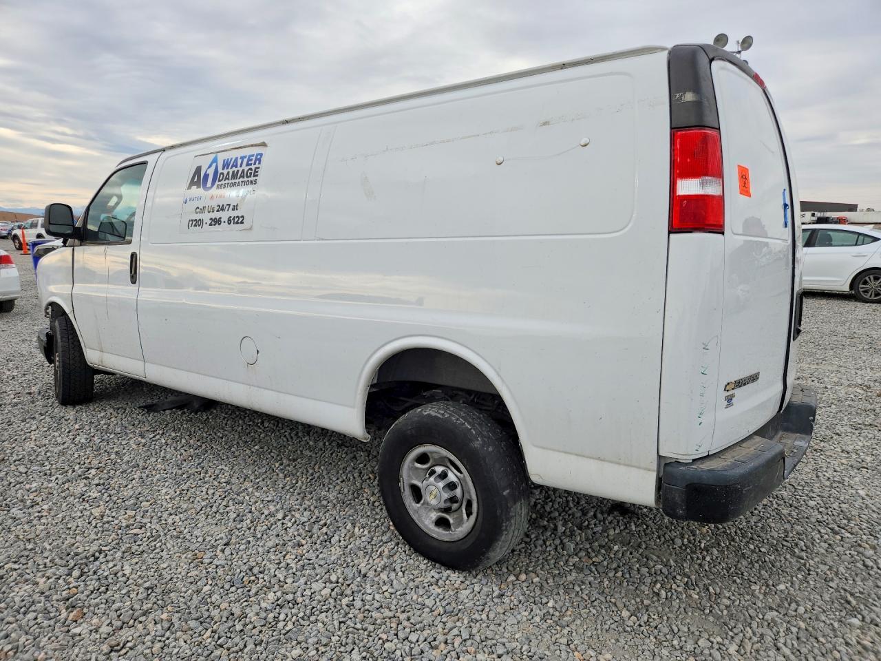 2022 Chevrolet Express G3500 - zdjęcie 2