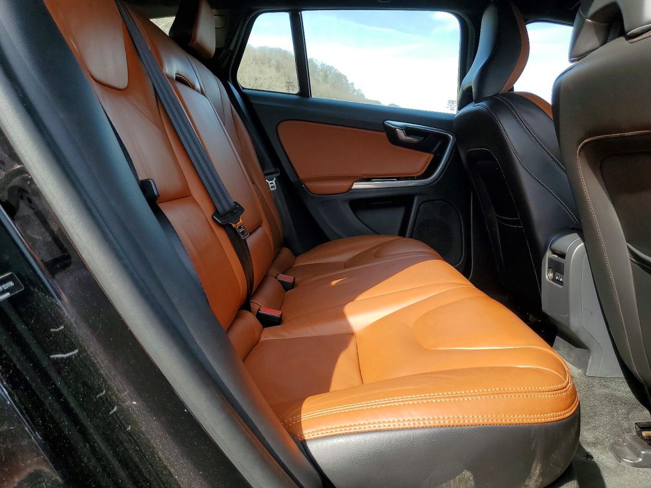 2015 Volvo V60 Platinum - zdjęcie 11