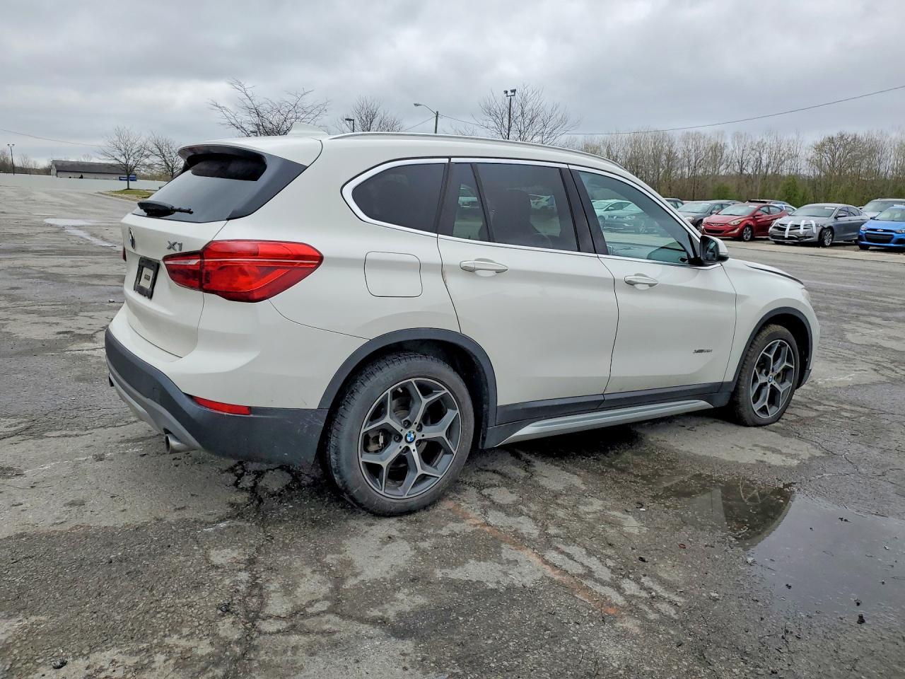 2017 BMW X1 xDrive28I - zdjęcie 3