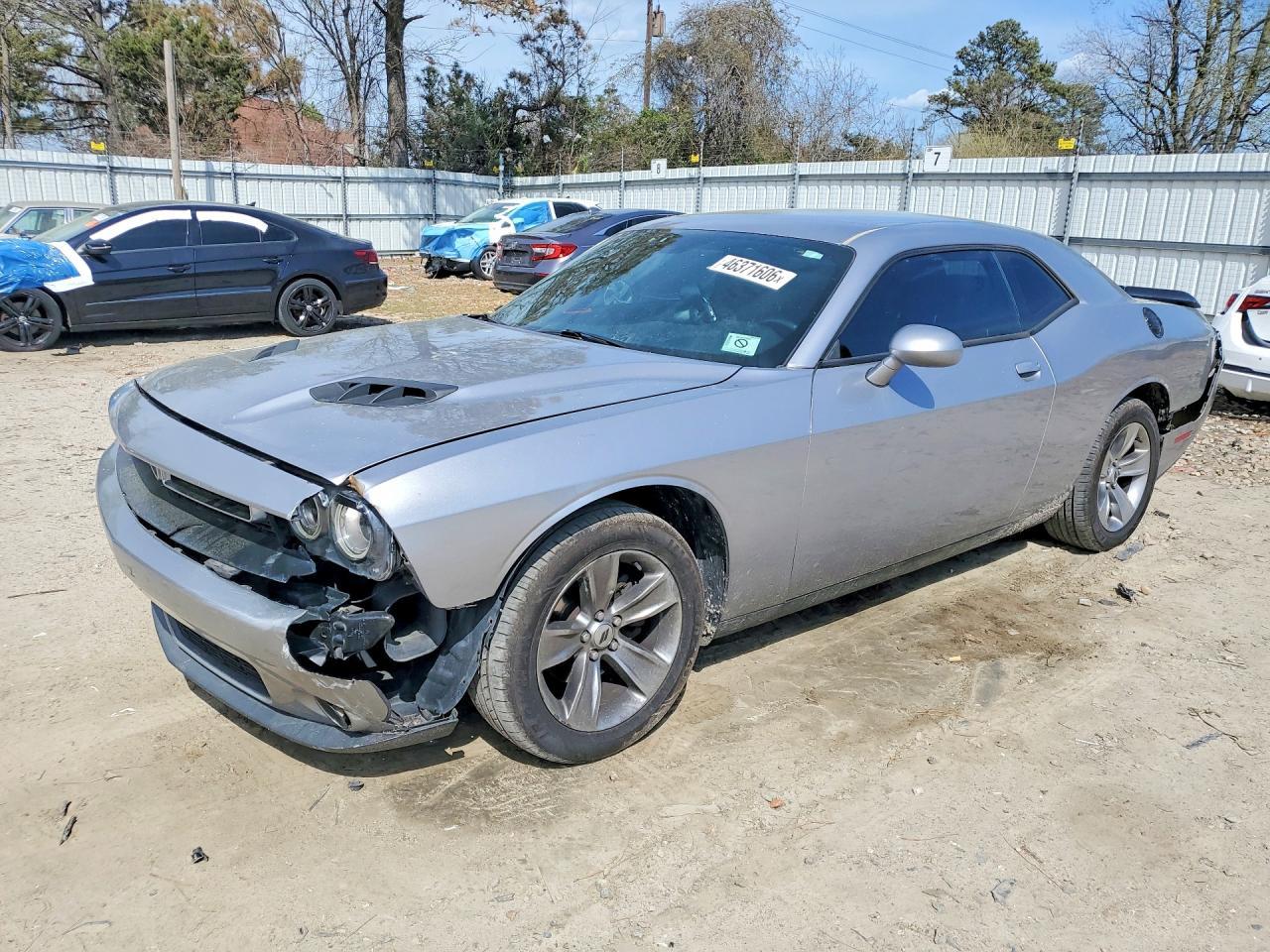 2016 Dodge Challenger Sxt - zdjęcie główne
