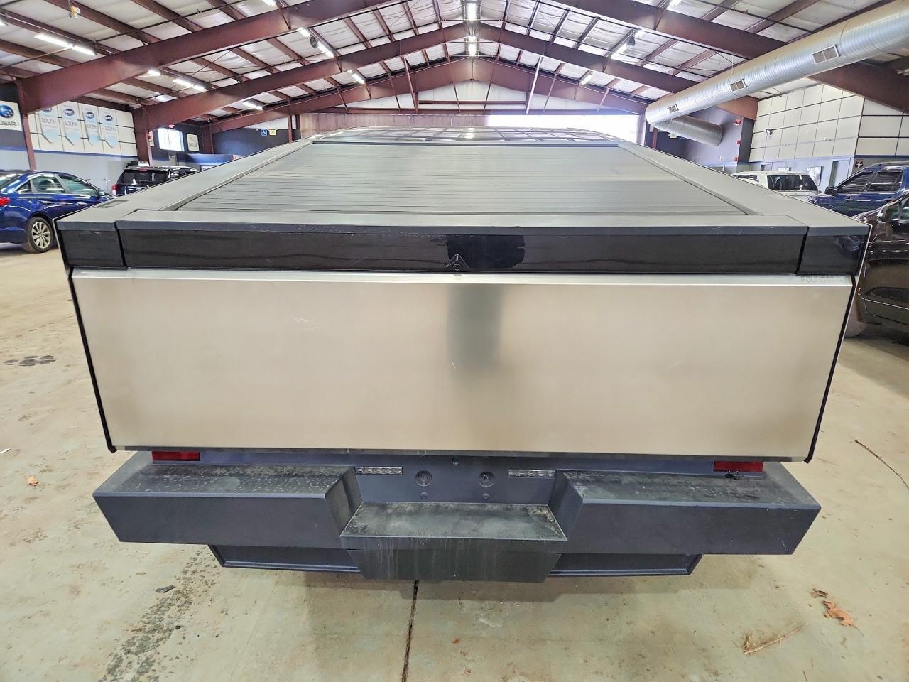 2024 Tesla Cybertruck - zdjęcie 6