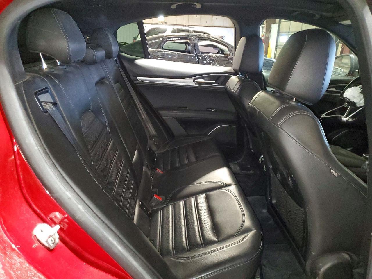 2019 Alfa Romeo Stelvio Ti - zdjęcie 11