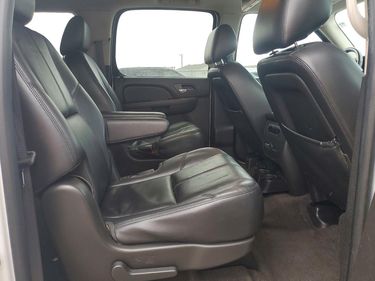 2014 Chevrolet Suburban K1500 Lt - zdjęcie 11