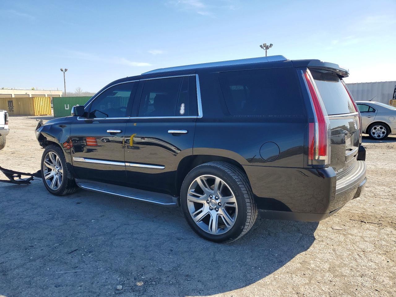 2015 Cadillac Escalade Luxury - zdjęcie 2