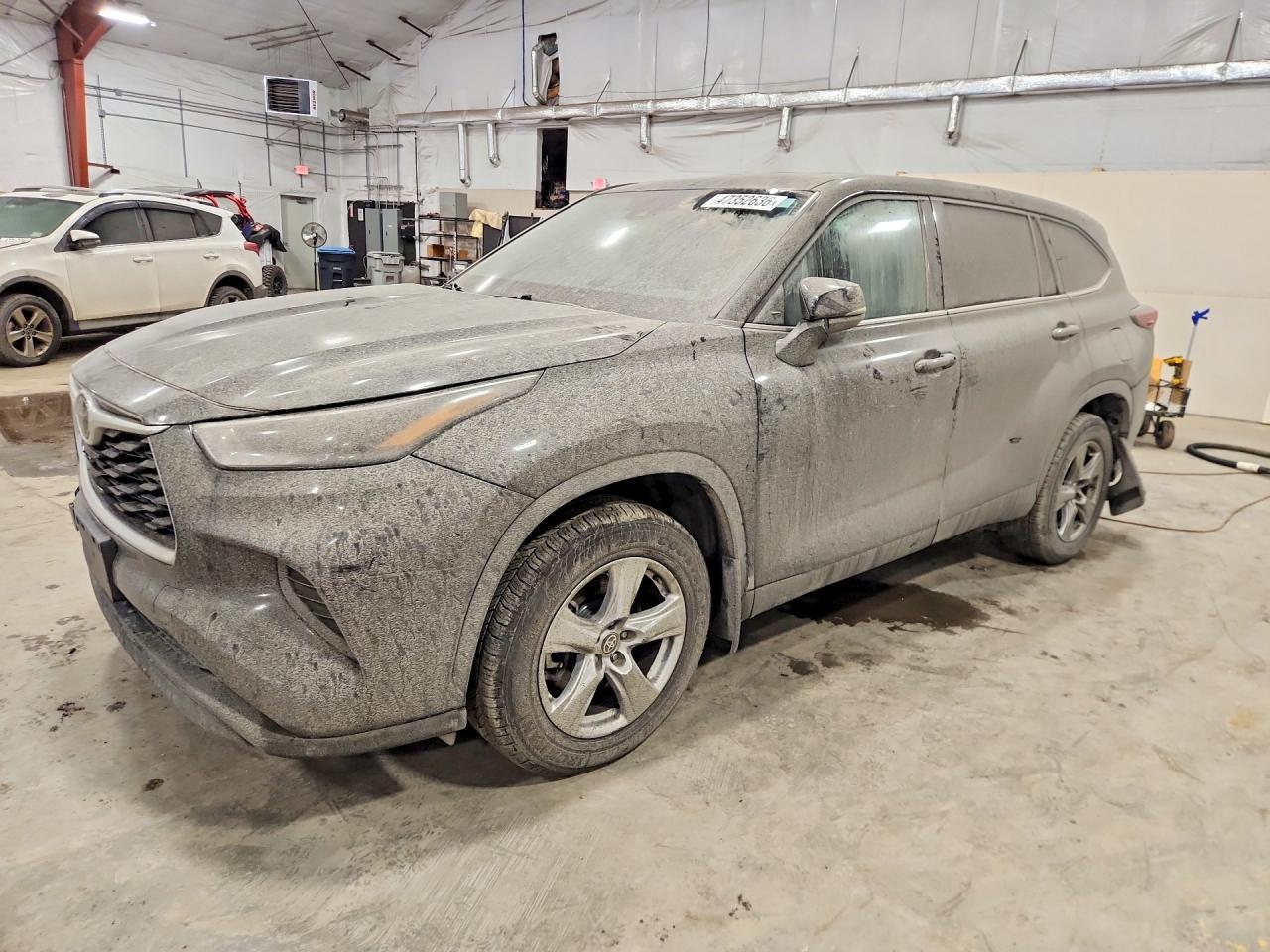 2021 Toyota Highlander L - zdjęcie główne