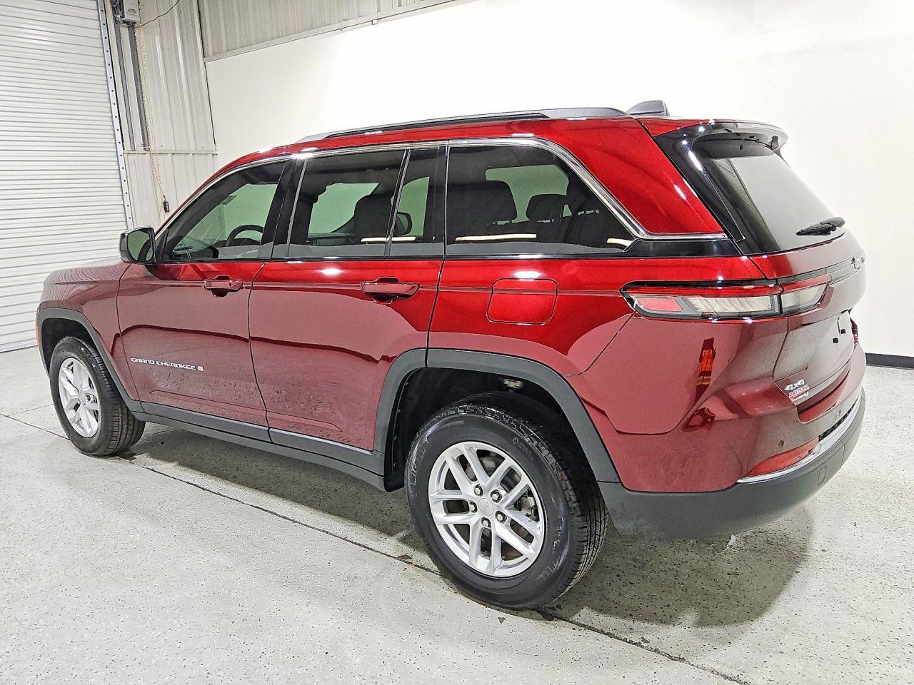2025 Jeep Grand Cherokee Laredo - zdjęcie 2