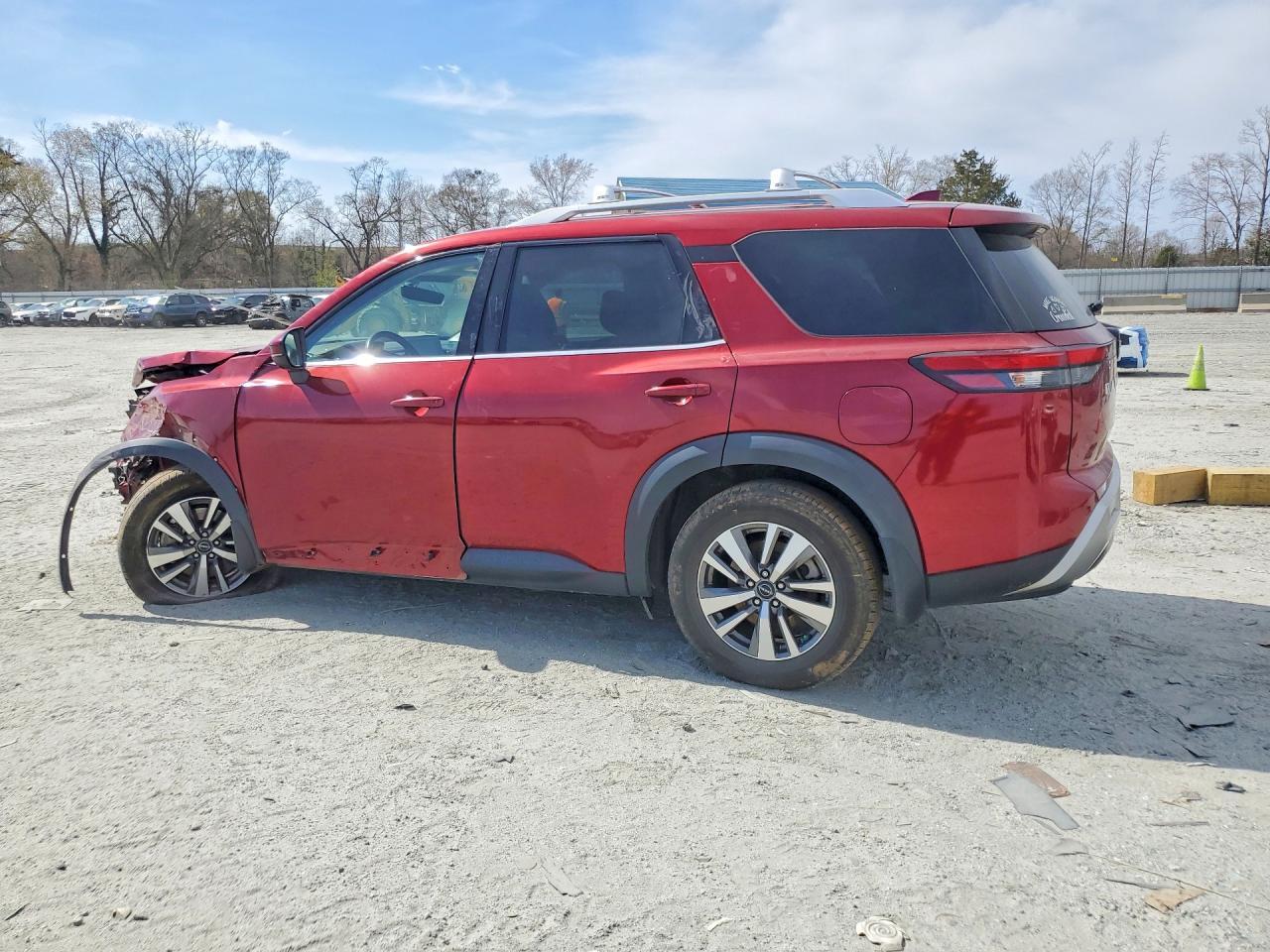 2023 Nissan Path Finde - zdjęcie 2