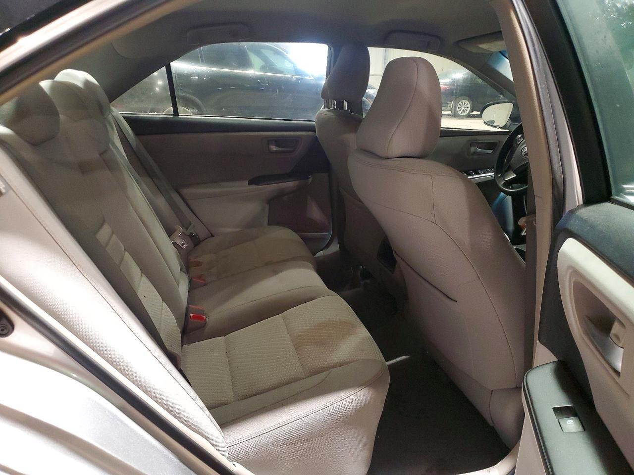 2017 Toyota Camry Le - zdjęcie 10