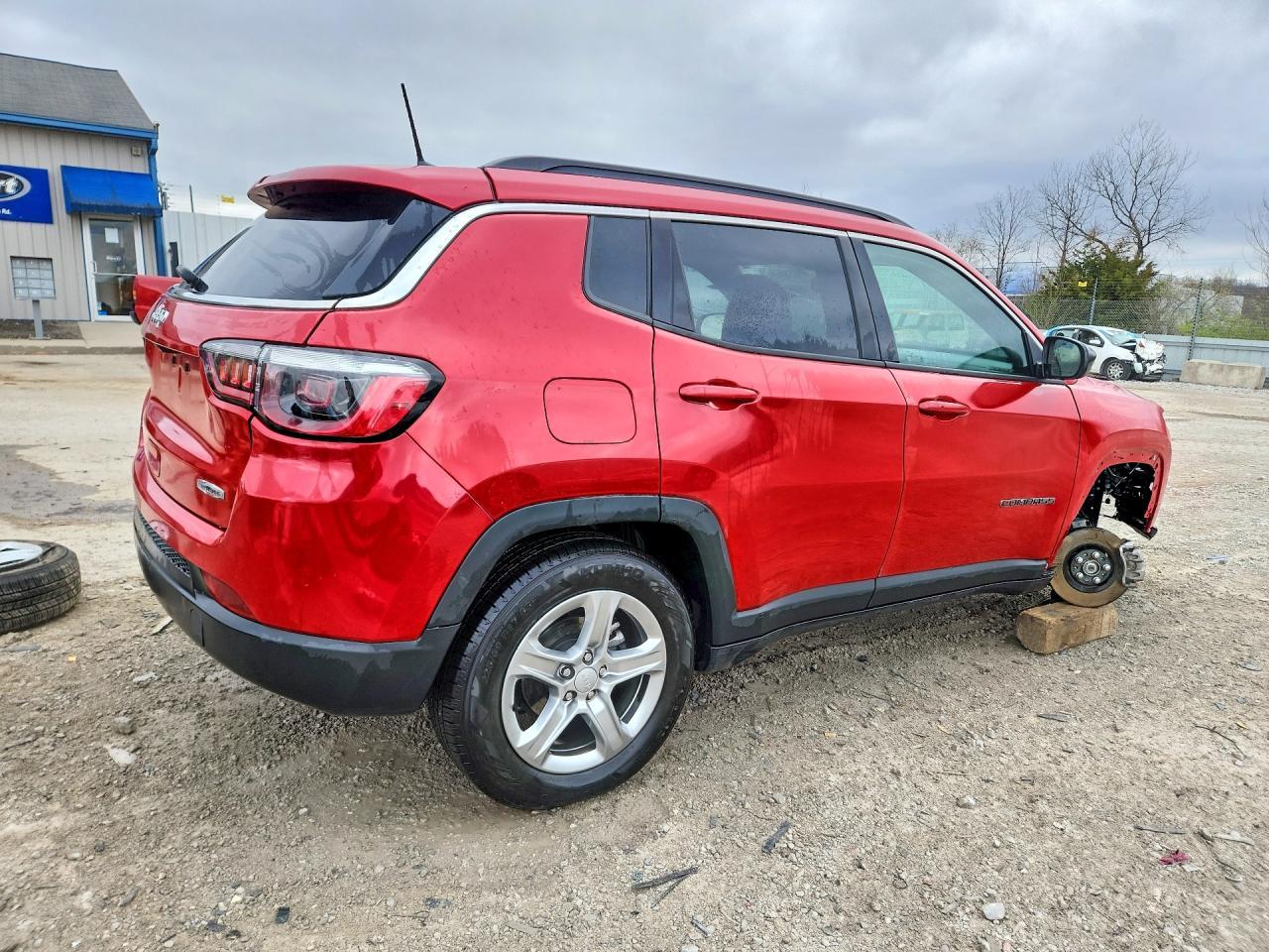 2023 Jeep Compass Latitude - zdjęcie 3