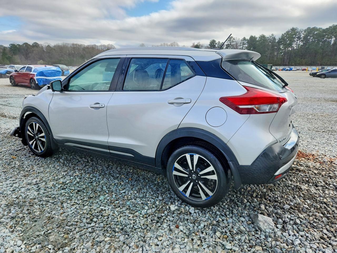 2020 Nissan Kicks Sr - zdjęcie 2