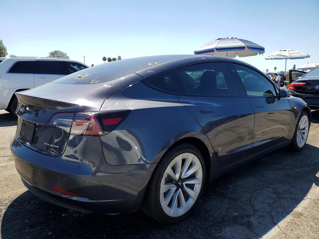 2022 Tesla Model 3 - zdjęcie 3