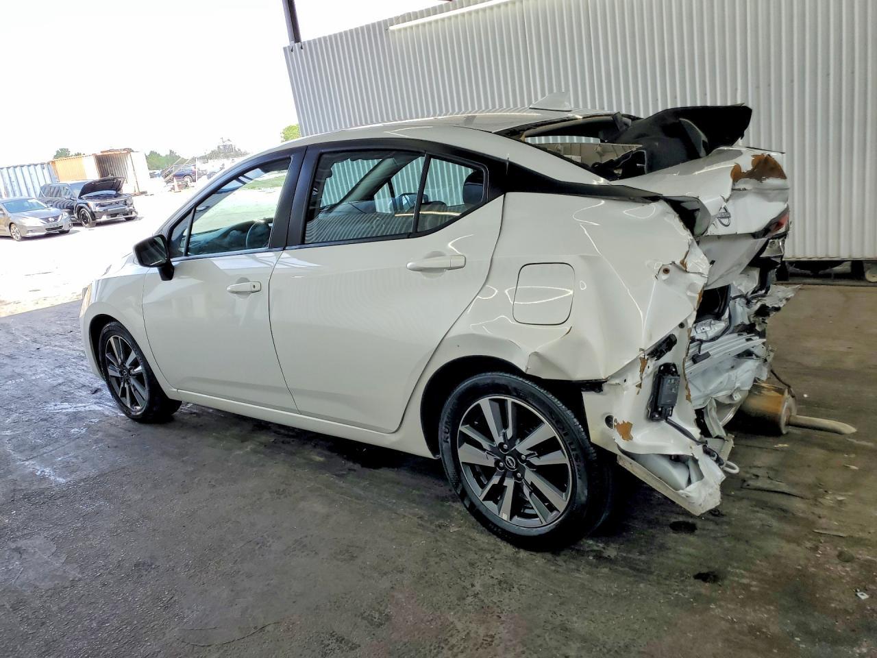 2025 Nissan Versa Sv - zdjęcie 2