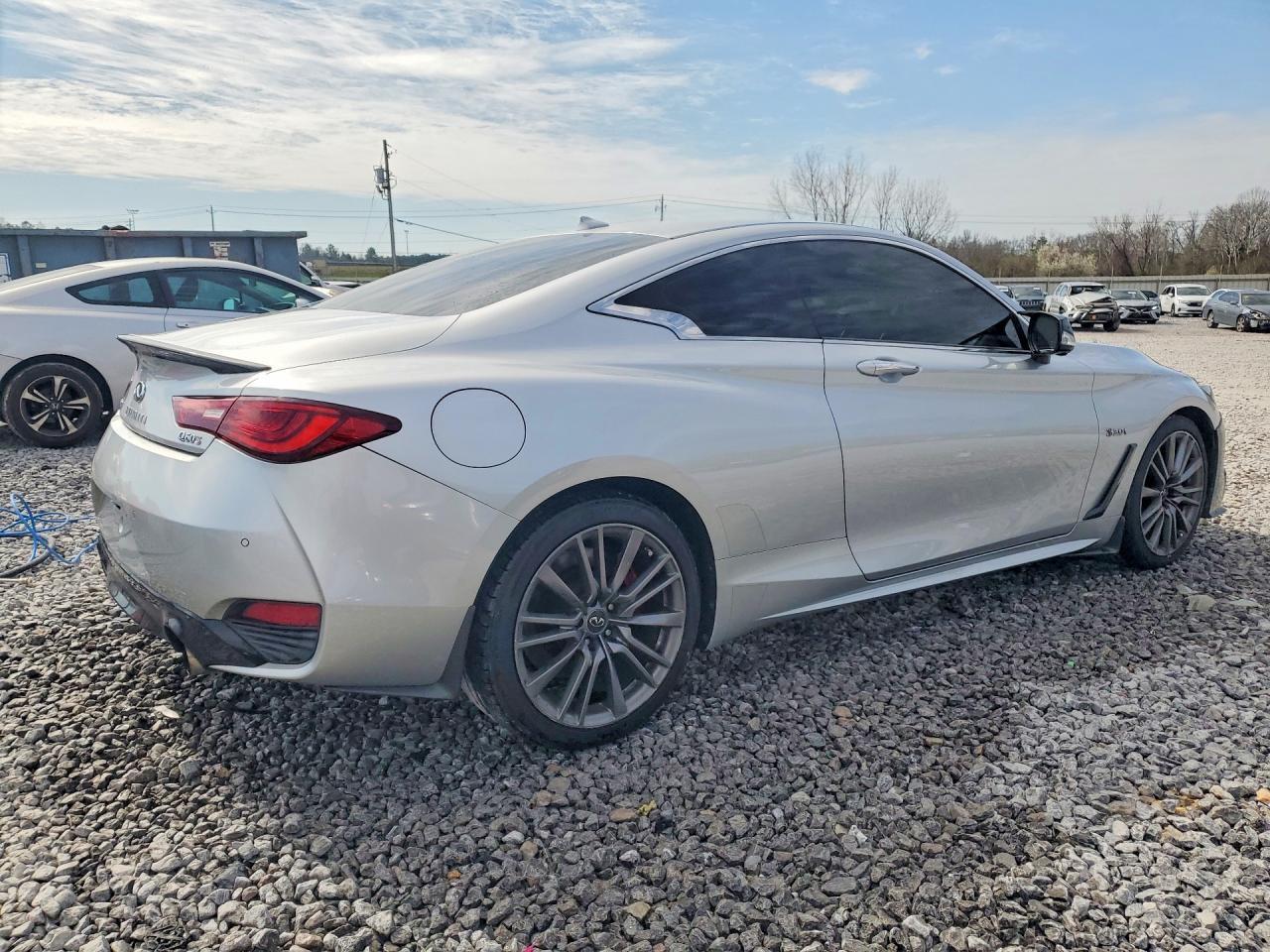 2017 Infiniti Q60 Red Sport 400 - zdjęcie 3