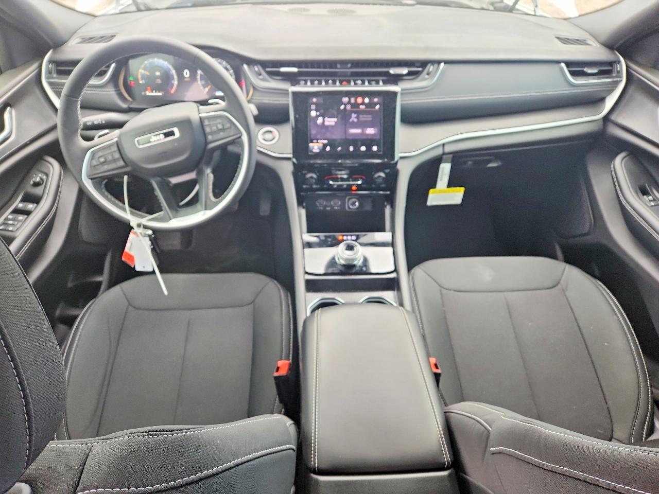 2025 Jeep Grand Cherokee Laredo - zdjęcie 8