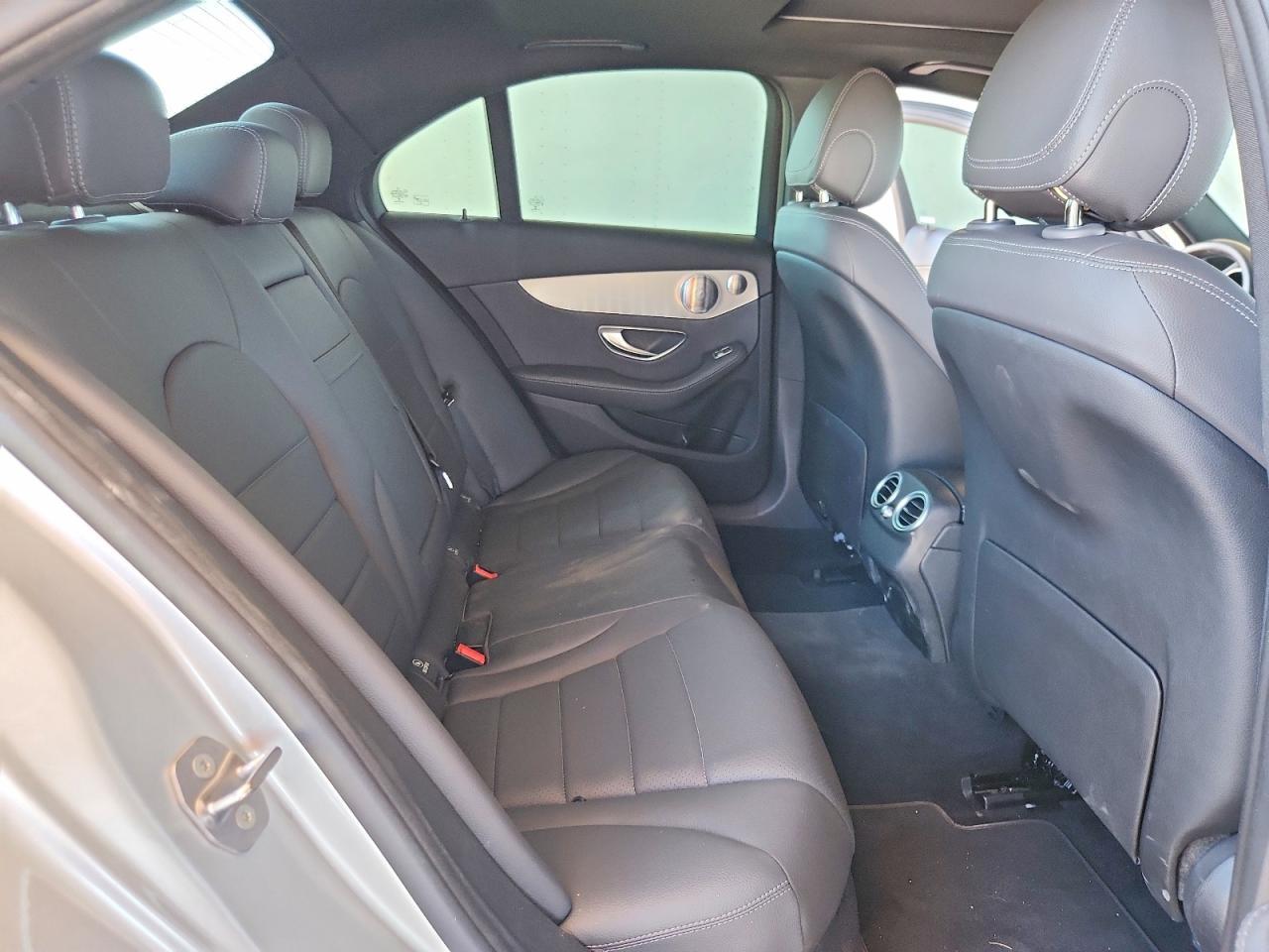 2020 Mercedes-Benz C 300 - zdjęcie 10