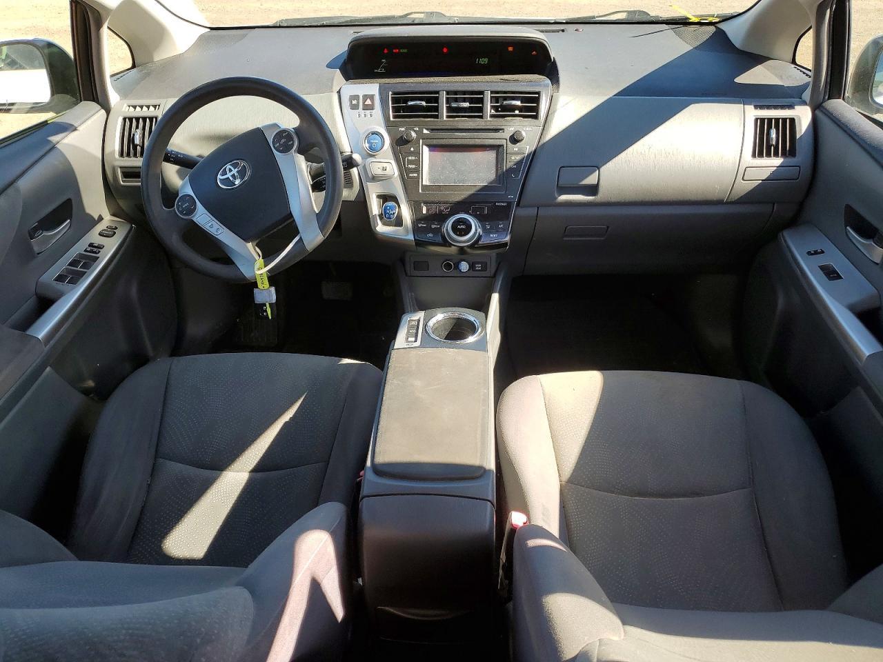 2014 Toyota Prius V Two - zdjęcie 8