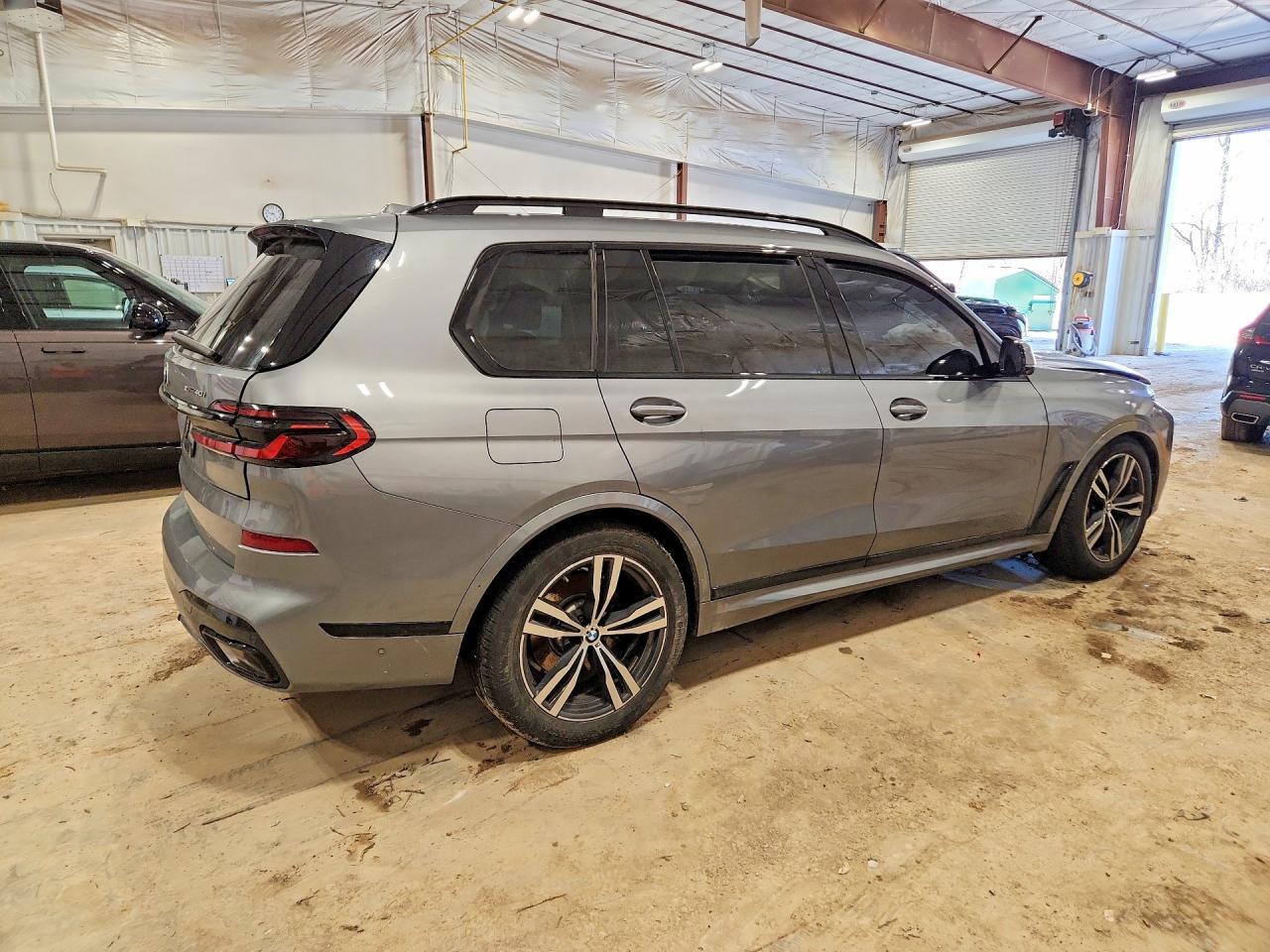 2025 BMW X7 xDrive40I - zdjęcie 3