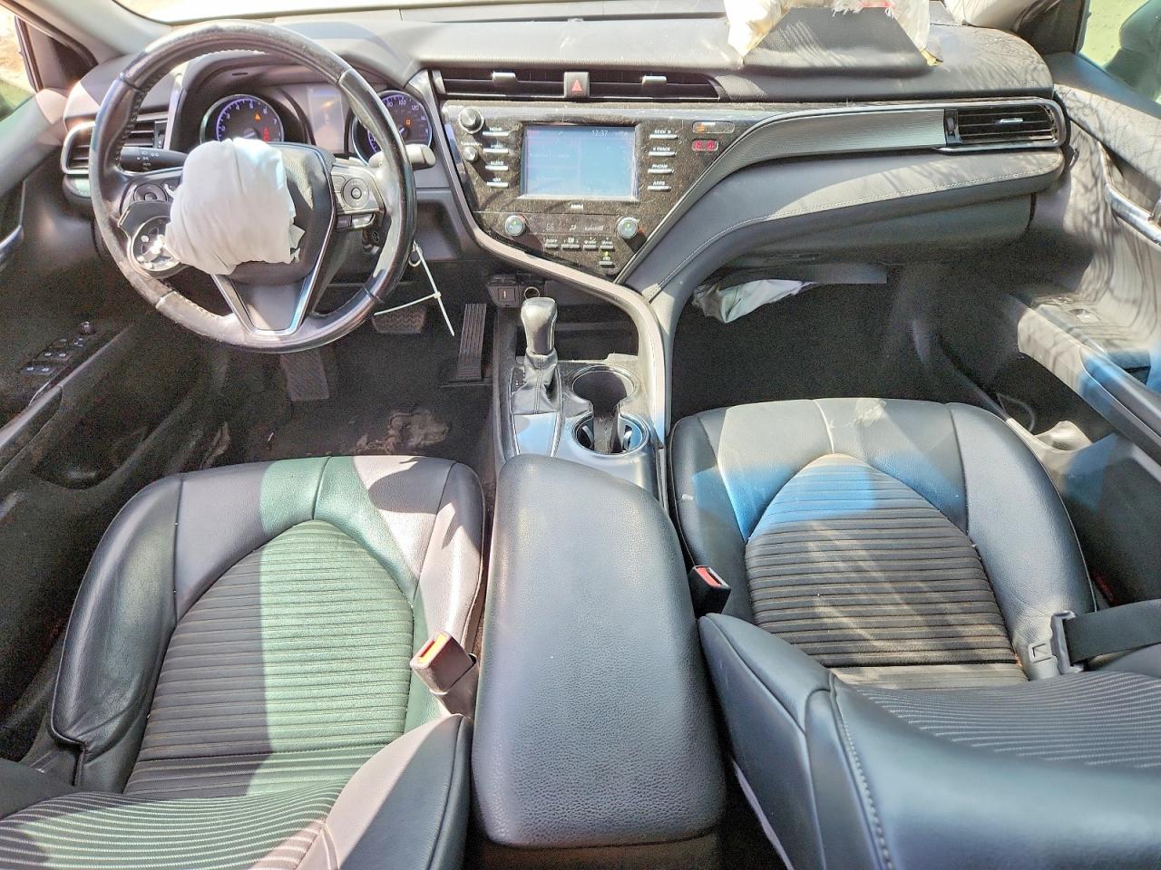 2020 Toyota Camry Se - zdjęcie 8