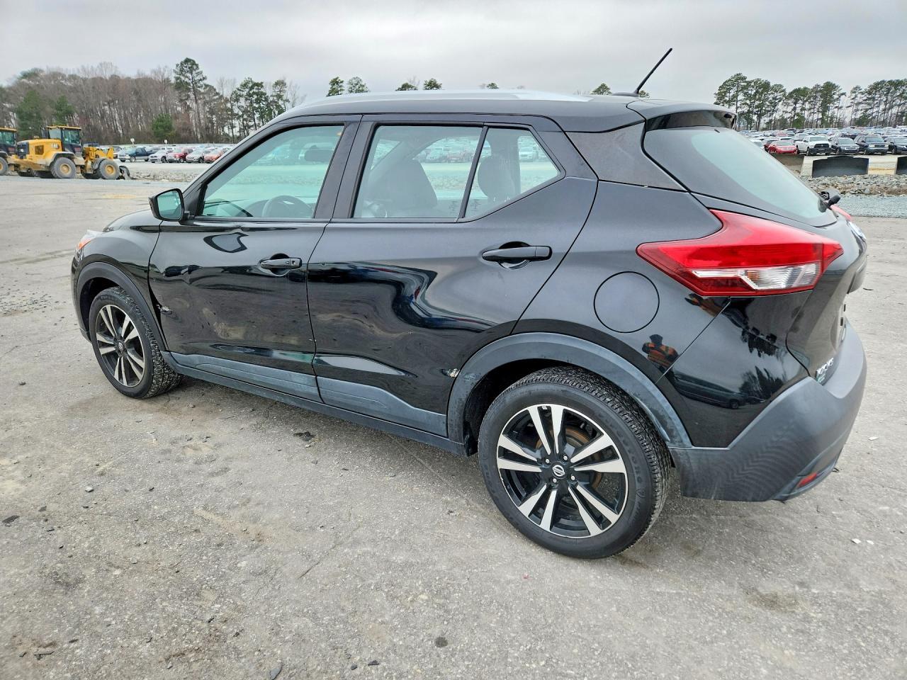 2019 Nissan Kicks Sv - zdjęcie 2