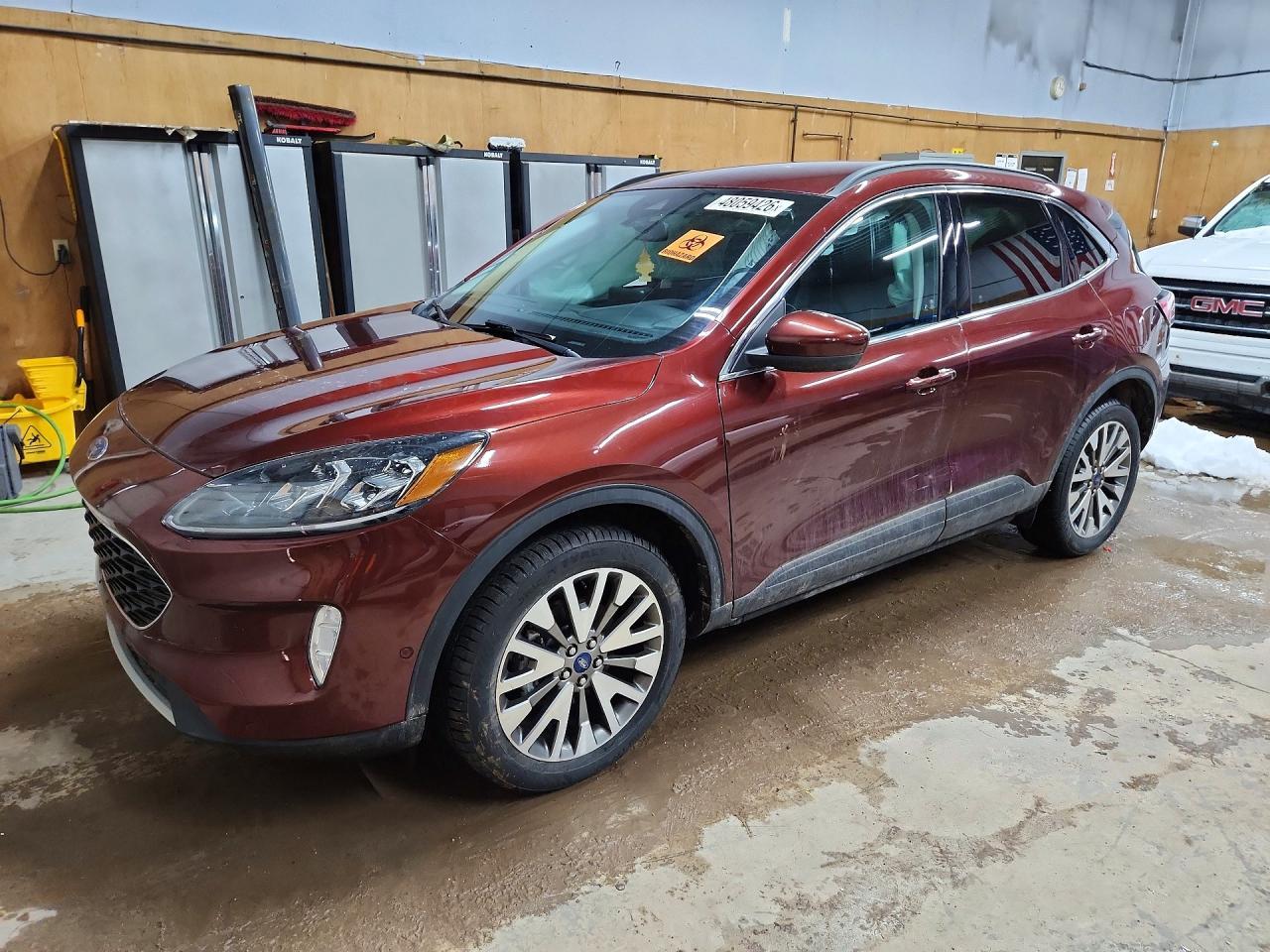 2021 Ford Escape Titanium - zdjęcie główne