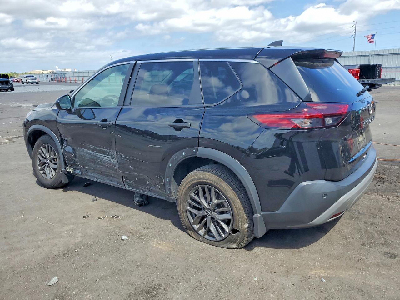 2023 Nissan Rogue S - zdjęcie 2