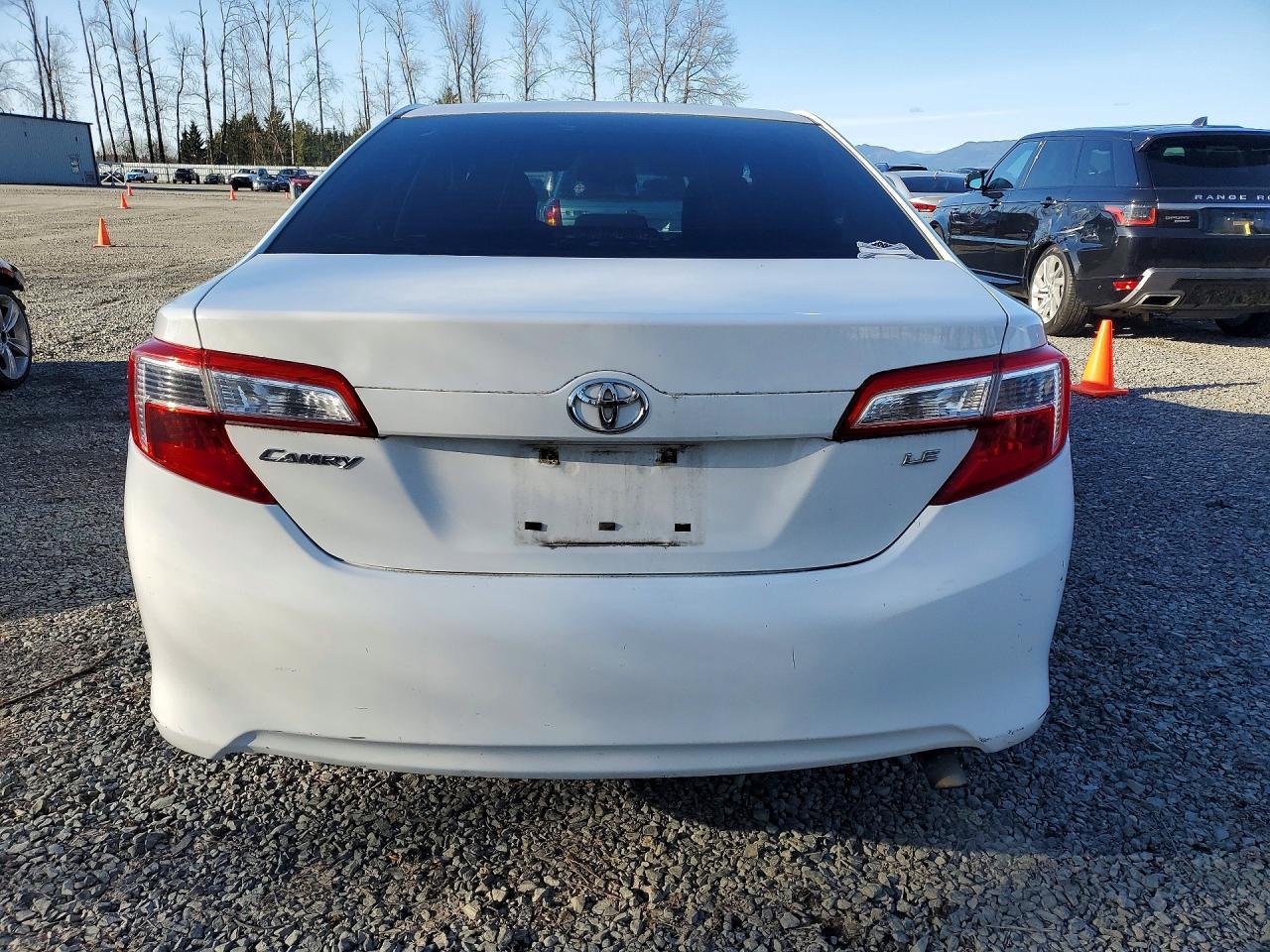 2014 Toyota Camry Le - zdjęcie 6